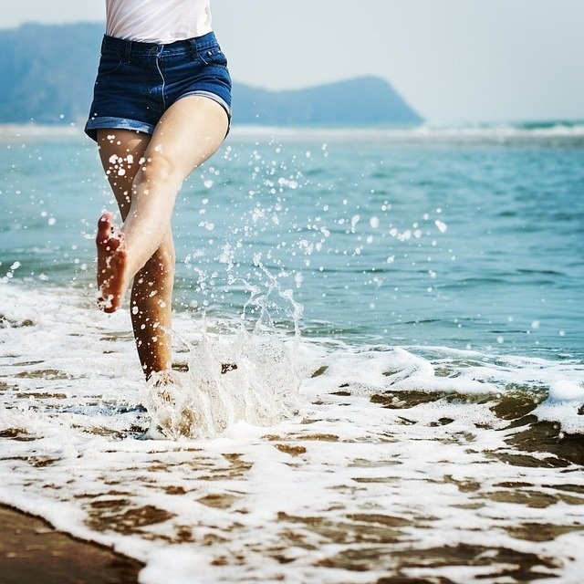 barefoot-1985858_640 Image by <a href="https://pixabay.com/users/rawpixel-4283981/?utm_source=link-attribution&utm_medium=referral&utm_campaign=image&utm_content=1985858">rawpixel</a> from <a href="https://pixabay.com/?utm_source=link-attribution&utm_medium=referral&utm_campaign=image&utm_content=1985858">Pixabay</a>